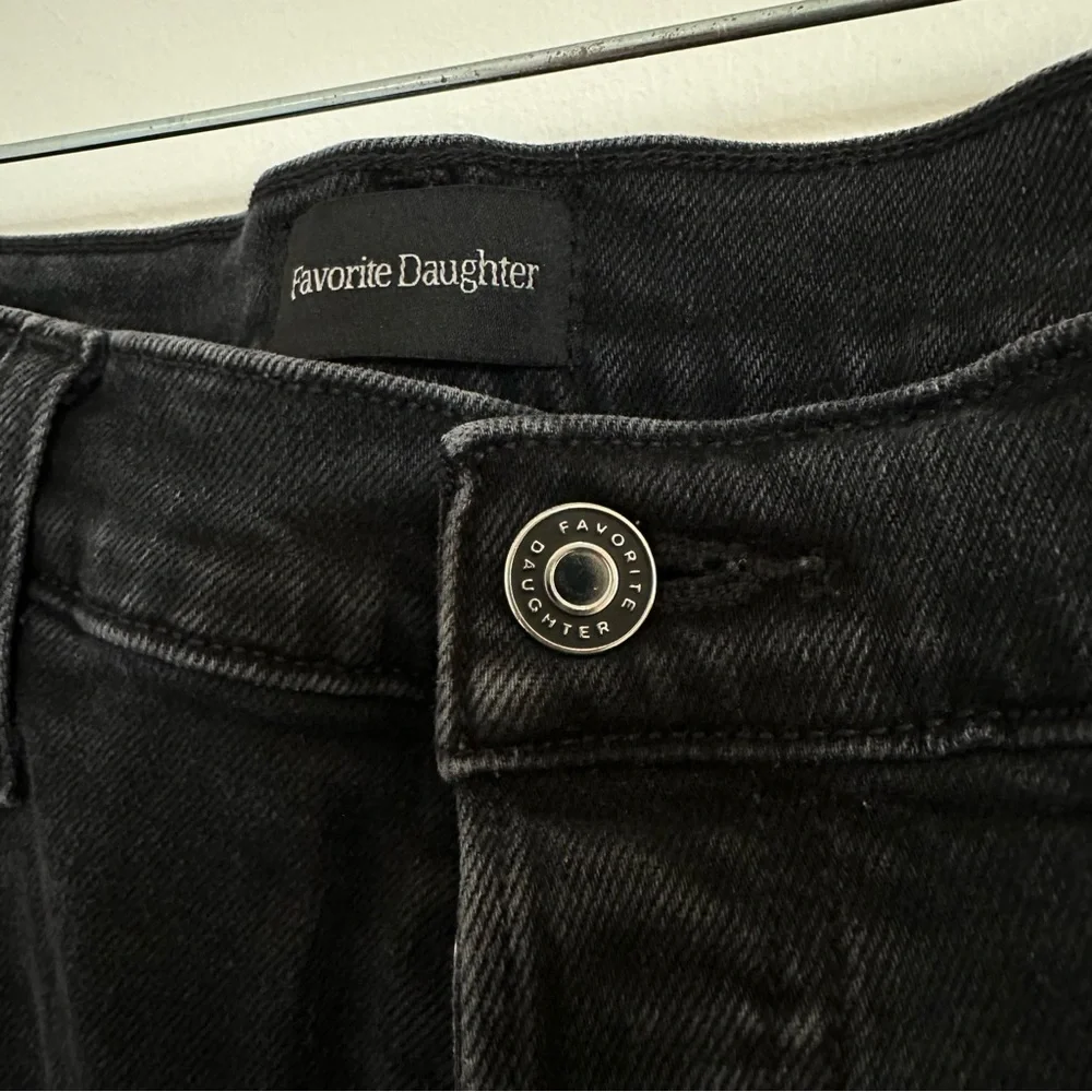 Favorite Daughter VALENTINA
BOULDER Black Boot Cut High-Rise Jeans - Picture 7 of 15